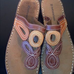 NWT women's naturalize brown sandals size 8M